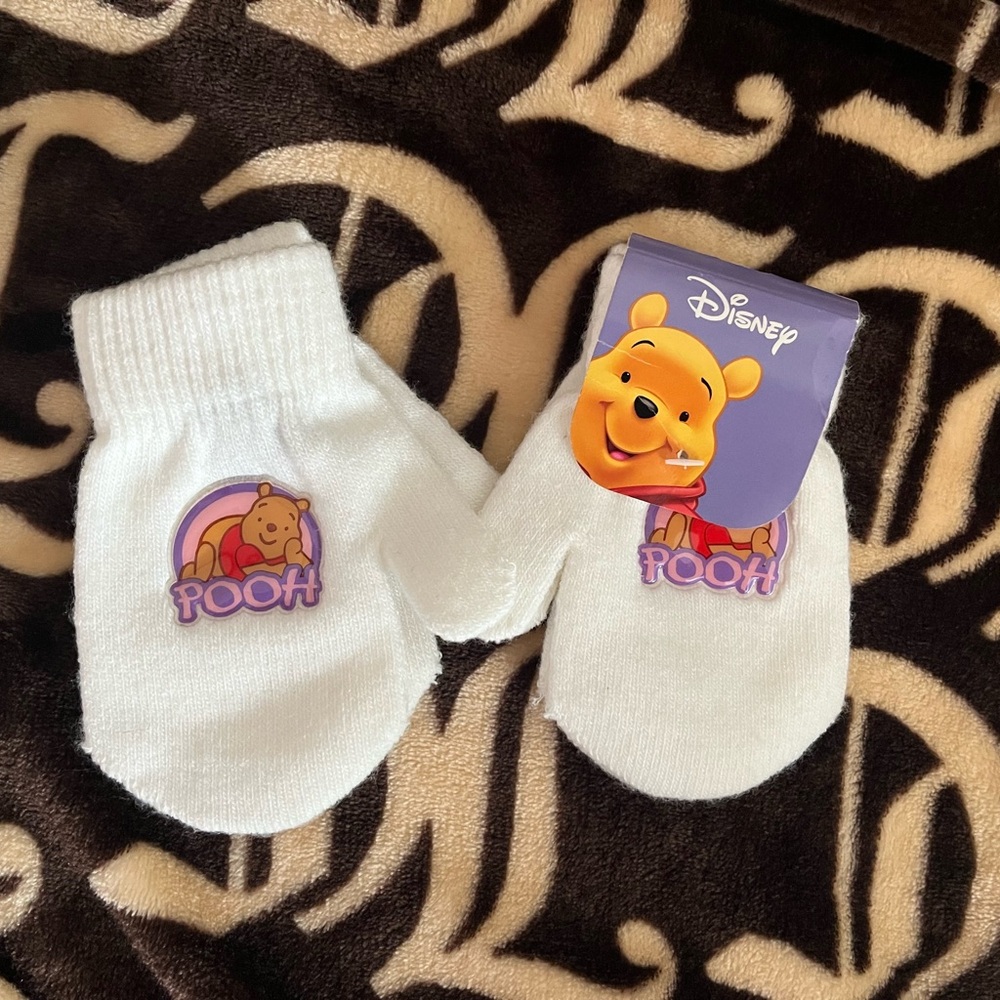 Disney Pooh White Kids Mittens